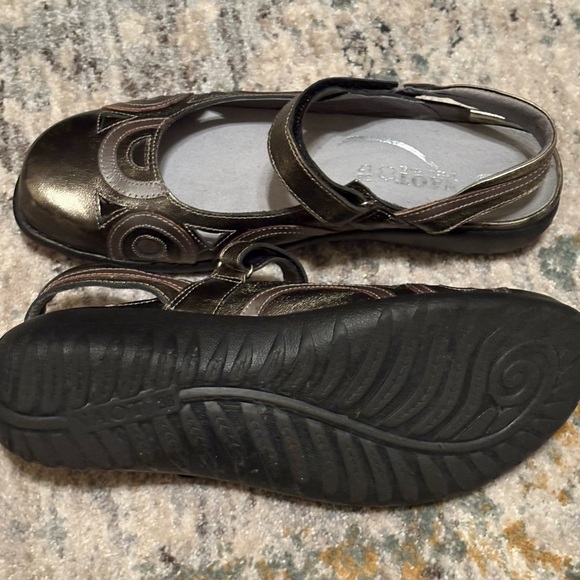 Naot Metallic Flats - Picture 3 of 4